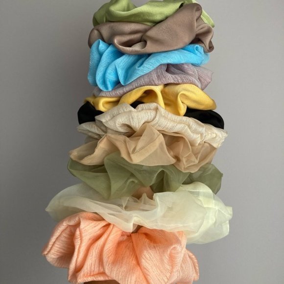 LARGE SCRUNCHY - Picture 2 of 4